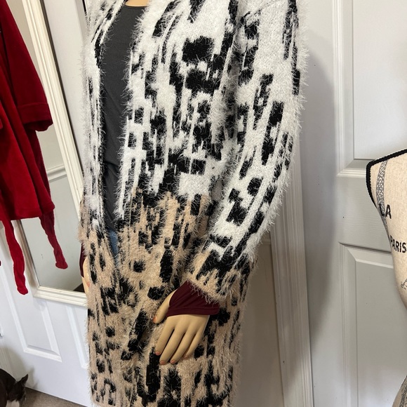 NEW DIRECTIONS Size Med long Open Sweater Animal Print - Picture 4 of 9
